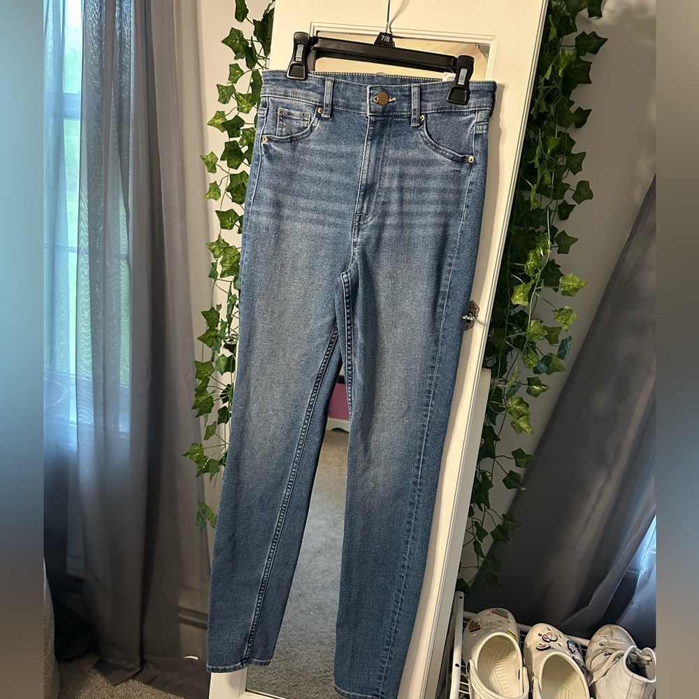 size 0 skinny jeans! brand: h&m
